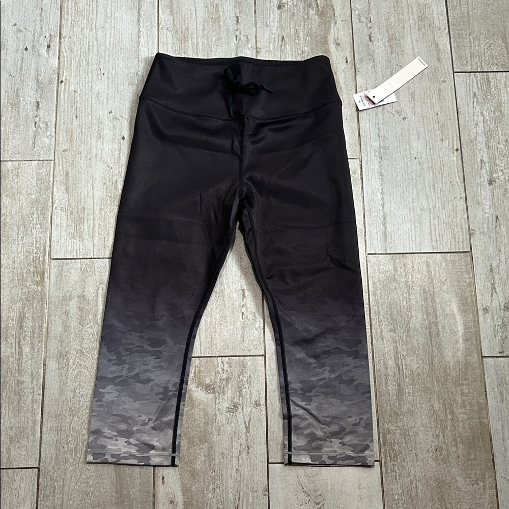 [Good American] Onbre Camo Capri Leggings - Size 3 NWT